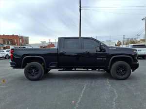 Silverado 2500HD ZR2 2024, Cabina Doble, Tracción en las Cuatro Ruedas, Volante a la Izquierda, Interior Oscuro, Asientos de Cuero, Neumáticos R19 - Product Image 5