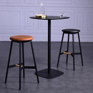 Taburete de barra de hierro artesanal con detalles únicos diseñado para hogares que combinan estética moderna y vintage - Product Image 5