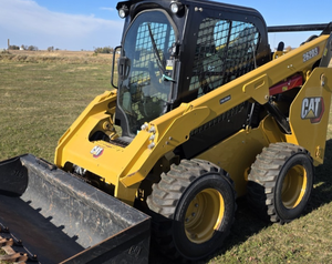 Cargadora Compacta CAT 262D3 con Cucharón Delantero, Maquinaria de Construcción Compacta, Motor y Caja de Cambios Automáticas, Precio Bajo, en Stock - Product Image 1