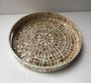 Plateau de service artisanal en nacre pour un dîner élégant, service à thé, décoratif et à des fins de cadeaux, disponible à la vente - Product Image 4