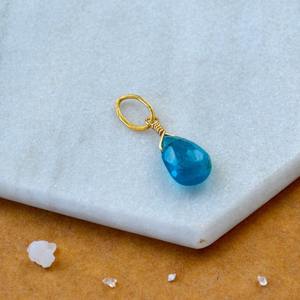 Pendentif en apatite clair en forme de larme, pierre de naissance, pierre précieuse bleue, plaqué or, charme délicat fait à la main, bijoux - Product Image 6