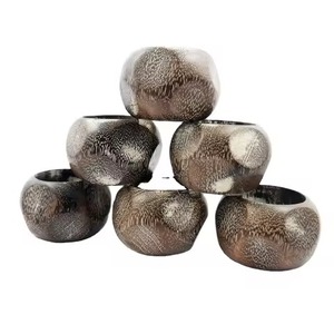 Servilletero ecológico de madera de mango con diseño de corte de diamante para decoración de mesa de fiesta - Product Image 1