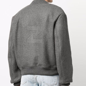 แจ็คเก็ตเลตเตอร์แมนพรีเมียมสำหรับฤดูหนาว ผ้าฝ้าย 100% ดีไซน์คอตั้ง ระบายอากาศได้ดี เป็นมิตรกับสิ่งแวดล้อม มีสไตล์ นุ่ม สบาย เหมาะสำหรับการฝึกซ้อมประจำวัน - Product Image 3