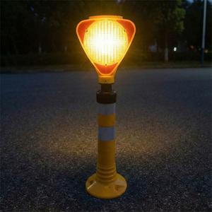 Set de Señalizadores Triangulares Solares Amarillos para Tráfico, con Función Intermitente, para Carreteras, con Clasificación IP65, Material de PC, Característica de Seguridad - Product Image 2