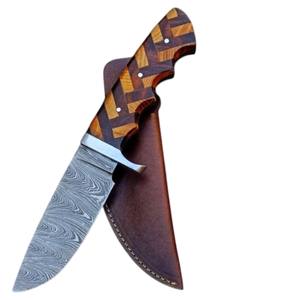 Couteau de chasse en acier Damas forgé à la main |   Couteau de survie d'extérieur à lame fixe pleine soie avec étui en bois et cuir (OEM disponible) - Product Image 1