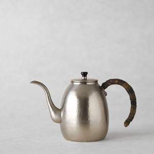 หม้อกาแฟทองเหลืองรูปทรงคลาสสิกมีรายละเอียดหรูหราเหมาะสำหรับใช้ในครัวแบบดั้งเดิมหรืองานเลี้ยงน้ำชาแบบทางการ - Product Image 3