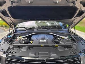 BEST-SELLER 2023 RANGE ROVER FIRST EDITION TWIN-TURBO V8, BATUMI GOLD, TRÈS BIEN ÉQUIPE - Product Image 5