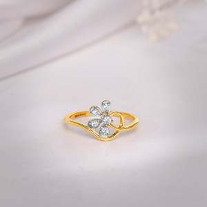 Anillo de Diamantes Exquisito con Brillantes Dorados para un Estilo Atemporal y una Sofisticación Delicada - Product Image 1