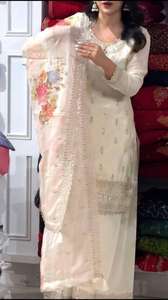 Top de diseñador bordado con Secuencia de seda de Chinon con pantalón y estampado digital Dupatta Heavy Designer Wedding Work Top & Pant Dupatta - Product Image 2