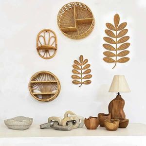 Art de décoration murale en rotin fait à la main rustique avec un design unique parfait pour les maisons familiales salons et cuisines - Product Image 5