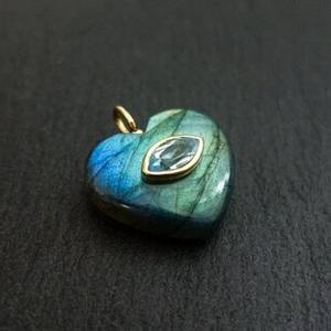 Pendentif en labradorite sculpté à la main en forme de cœur, pendentif à double incrustation de pierres précieuses, argent 925 plaqué or, pierre en vrac, bijoux - Product Image 5