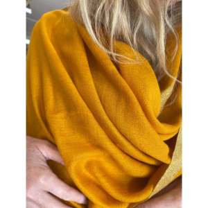 Écharpe en laine Zari - Imprimé vintage personnalisé 100% cachemire longue pour l'hiver, l'été et le printemps - Style curcuma - Product Image 4