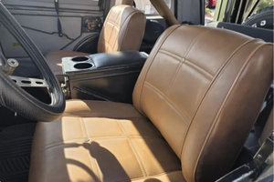 Asequible para Conducir |   CONDUCCIÓN IZQUIERDA |   Volante a la derecha |   Jeep CJ-5 Renegade V8 de 1977 - Product Image 5