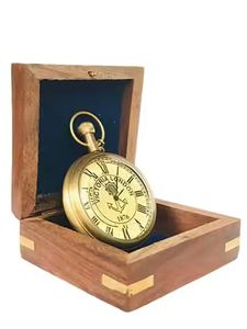 Montre de poche en laiton antique avec cadran Victoria London Style vintage présentée dans une boîte en bois ancre Mouvement à quartz - Product Image 3