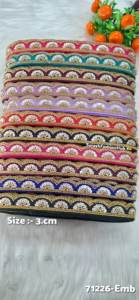 Fait sur mesure dans des dentelles brodées à la machine à motif festonné avec des paillettes attachées et en dix couleurs plus pour les robes de mariée. - Product Image 3