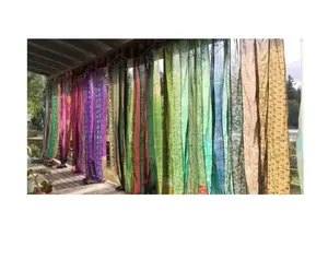 Tenda Patchwork porta drappo finestra decorazione per la casa tenda riciclata vecchio Sari di seta multicolore fatto a mano indiano Multi colore tenda di colore