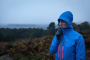 2025 nuevo diseño 100% poliéster entrenamiento y ropa para correr chaqueta para correr para hombres ropa al aire libre rompevientos para hombres - Product Image 2