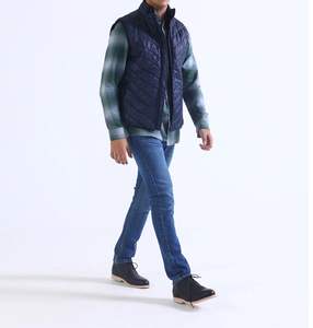 Veste matelassée unisexe à col montant camouflage, respirante et isolée, sans manches, pour la randonnée en plein air en hiver - Product Image 2