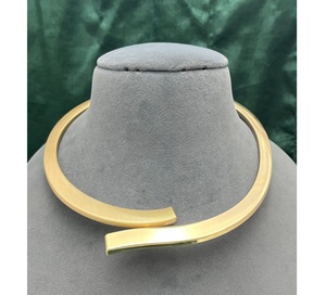 ชุดสร้อยคอพร้อมต่างหูประดับเพชรซิคอนชุบทองคุณภาพสูง ดีไซน์หรูหรา ทันสมัย สวยงาม เหมาะสำหรับเป็นของขวัญในงานหมั้น งานแต่งงาน หรืองานเลี้ยง - Product Image 3