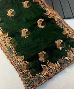 แสงแดดที่ทันสมัยพร้อมผ้าสารีสีเหลือง เคลือบไปด้วยความเป็นทางด้านและเสน่ห์ ไม่ว่าที่ไหนที่คุณไป ชุดงานรื่นเริงงานส่าหรีจากนักออกแบบ - Product Image 6