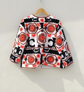 Veste d'hiver matelassée longue et élégante de style bohème pour femmes de qualité supérieure brodée de coton à fleurs tissée à la main pour la saison d'automne - Product Image 2