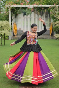 गरबा रातों के लिए उच्च गुणवत्ता वाली नवरात्रि लहेंगा चोली के लिए उच्च गुणवत्ता वाली नवरात्रि लेहंगा चोली <span class=keywords><strong>2025</strong></span> - Product Image 4