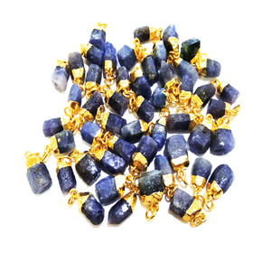 Pendentif en cuivre plaqué or avec pierre de naissance Propriétés de guérison du cristal saphir brut Pendentif en cristal de guérison électrolytique - Product Image 1