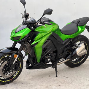 Motocicleta Todoterreno Dinámica de 400cc con Motor Potente, Producto de Segunda Mano - Product Image 1