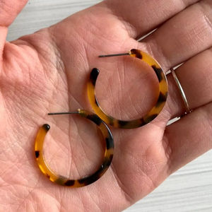 Boucles d'oreilles en résine transparente à la mode Style minimaliste avec des options de couleurs vives - Product Image 1