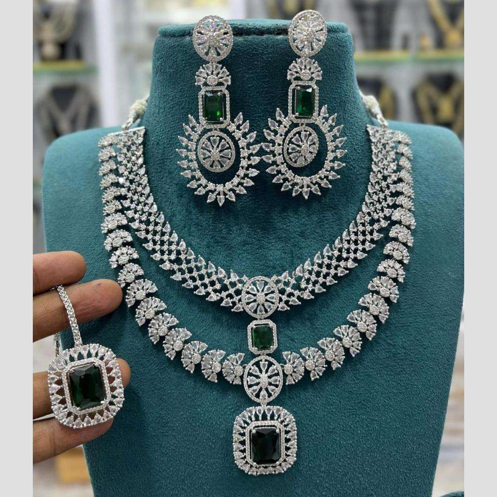 สีเขียว