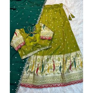 Conjunto de 3 Piezas de Lehenga de Seda Sólida para Mujer, Elegante para Fiestas - Product Image 4