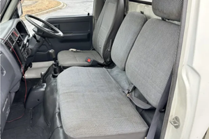 PRÊT À CONDUIRE - VÉHICULE D'OCCASION À VOLANT À GAUCHE |   Conduite à droite |   TOYOTA HIACE DIESEL 4×4 5 VITESSES 1996 - Product Image 5