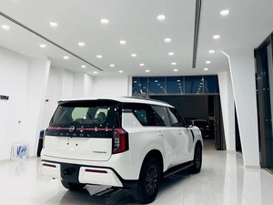 Nissan Patrol VII SUV Blanc Vue Avant Modèle 2026 Platine Diesel Automatique Intérieur Clair Sièges en Cuir 6 Places Éclairage LED - Product Image 4