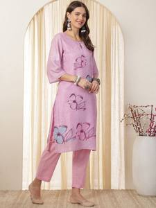 women pink <b>Floral</b> Printed Keyhole Neck Pure Silk Straight Kurta With <b>Trousers</b> & Dupatta indian pakistan <b>suit</b> salwar kameez - Product Image 3