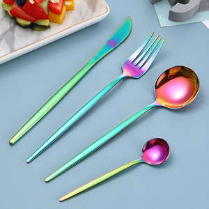 Juego de cubiertos de arcoíris de alta calidad con colores vivos y construcción duradera que ofrece una experiencia gastronómica elegante para las familias. - Product Image 3