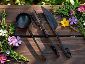 Nouvelle édition Ensemble de couverts médiévaux forgés par un forgeron Ensemble d'ustensiles de cuisine et de salle à manger décoratifs uniques avec poignée torsadée pour le camping - Product Image 6