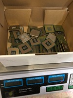 Processeur de CPU en céramique or bon marché et abordable ferraille de CPU en céramique de récupération d'or disponible à la vente et prêt à expédier