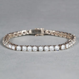 Disfrute del lujo con esta espléndida pulsera de tenis con diamantes cultivados en oro blanco de 14kt con claridad VVS - Product Image 6