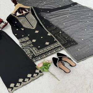 Elegante conjunto Sharara en seda romana Kurti completamente cosido y parte inferior con trabajo de hilo, Dupatta en Foux Georgette con borde de encaje - Product Image 4