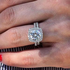 Bague en argent 925 de qualité supérieure avec diamant pour femme ou bijou raffiné élégant à porter lors d'occasions spéciales, disponible à un prix avantageux - Product Image 2