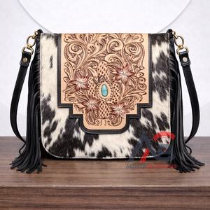 Nuevo Bolso de Mensajero Estilo Bohemio Gitano, Hecho a Mano, con Flecos de Cuero Tallado, Piel con Pelo, Vintage y Elegante - Product Image 1