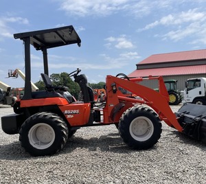 Chargeur sur pneus Kubota R520S 2009-Chargeur compact de 2.5 tonnes avec moteur diesel de 49 CV - Product Image 1