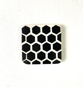 Vente chaude Résine et Bois Noir et Blanc Couleur Coaster Style Classique Carré Forme Pads pour Cuisine Fabriqué en Inde - Product Image 3