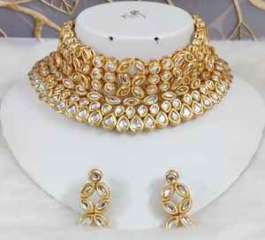 Ensemble de collier ras du cou Kundan de qualité supérieure pour les femmes parfait pour les mariages, ensemble de collier traditionnel indien pour les fêtes - Product Image 1