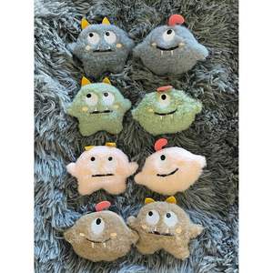 8 Broches de Moda con Forma de Monstruo, Lindos Monstruos Esmaltados con Perla y Diamante Plateados para Bodas, Fiestas y Regalos - Product Image 4