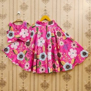 Conjunto de Lehenga Choli Moderno de Poliéster con Estampado Floral Rosa Brillante para Niñas de Shoryam Fashion, Ropa Étnica India y Pakistaní de Alta Calidad - Product Image 1