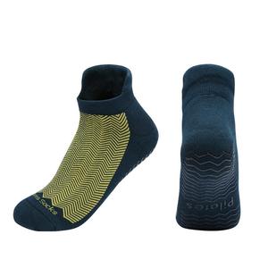 Calcetines deportivos con agarre antideslizante personalizado con logotipo privado, calcetines tobilleros para mujeres y niñas para Yoga y Pilates, fabricados en la fábrica de Vietnam - Product Image 2