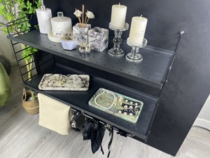 Étagères flottantes en acier thermolaqué, étagères d'angle suspendues, étagère de rangement pour couloir, porte-serviettes de salle de bain, salon, villa, hôtel - Product Image 3