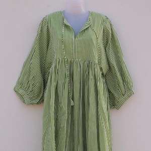 เดรสมิดิคอลึกและลายทางสีเขียวเดรสพิมพ์ลายแถบคาดเอวแบบธรรมชาติสำหรับฤดูร้อน - Product Image 1