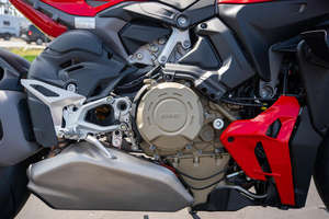 Venta genuina de motocicletas Streetfighter V4 S Motorsport 2026 disponibles para la venta y listas para exportar - Product Image 5